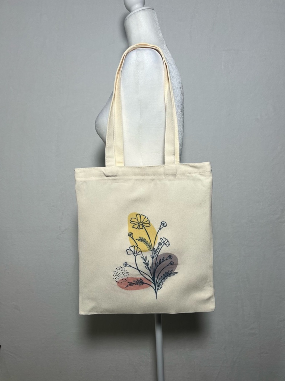NWT Canvas Tote Bag with Zipper and Inner Pocket - flower plant
